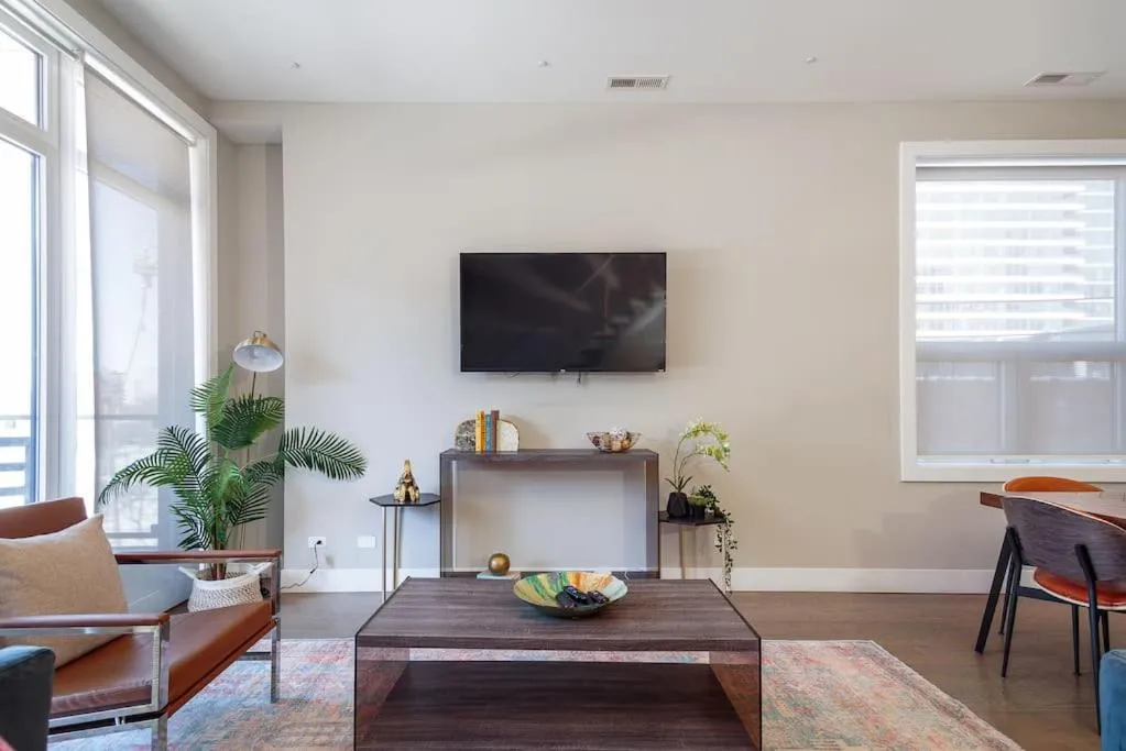 Image 4 of Breathtaking CHI unit in River North with Rooftop Deck – Penthouse A – Sleeps 11