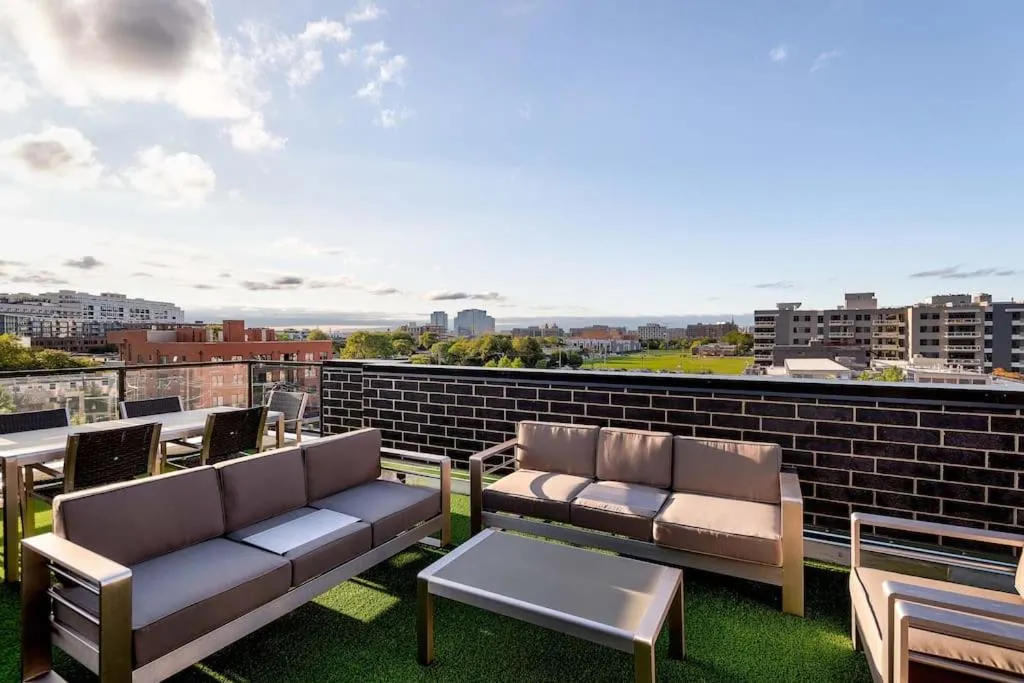 Image 6 of Breathtaking CHI unit in River North with Rooftop Deck – Penthouse A – Sleeps 11