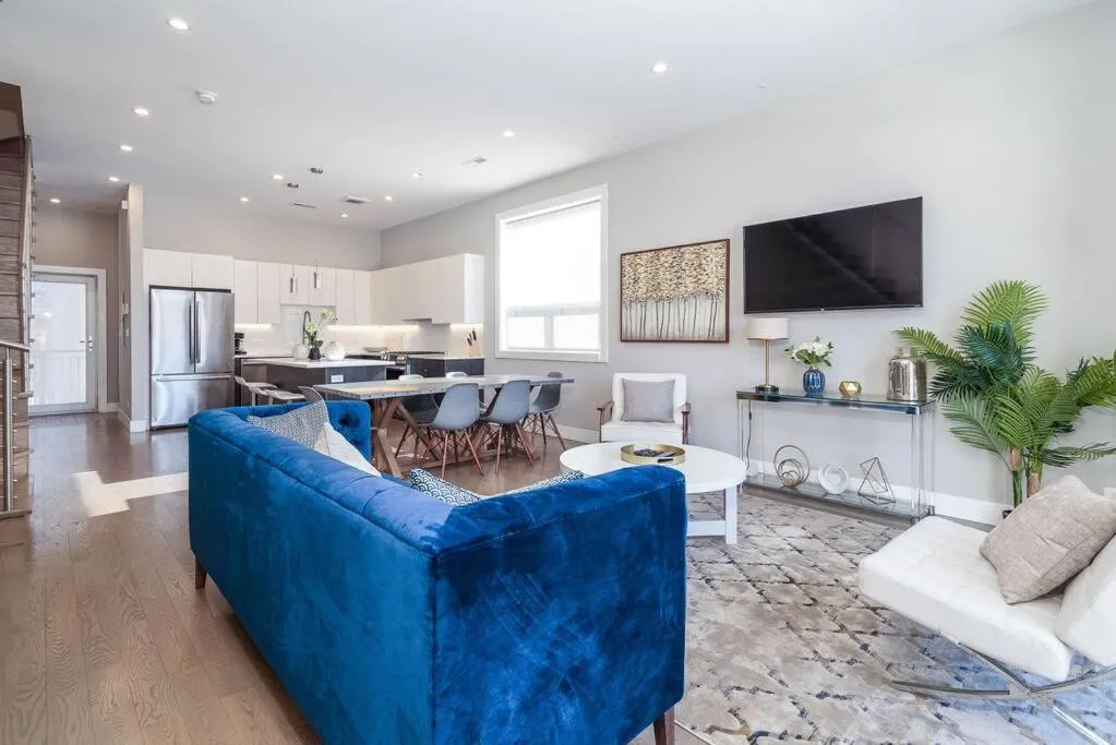 Image 2 of Breathtaking Downtown Penthouse B – Sleeps 11