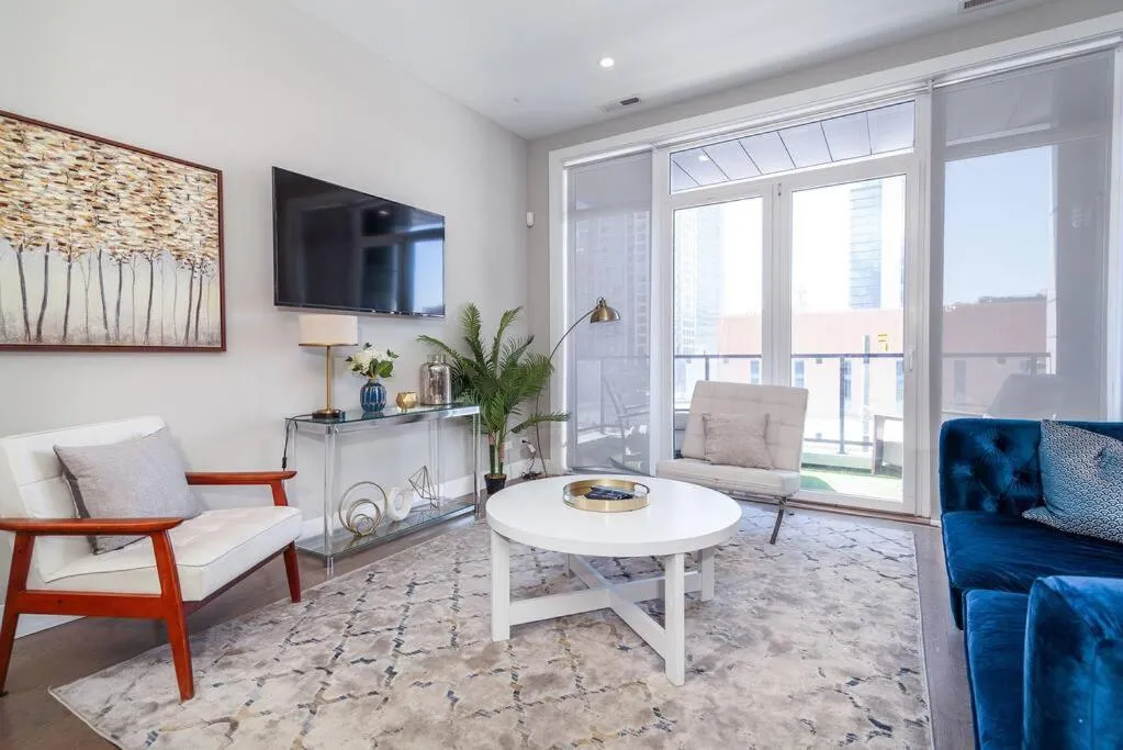 Image 4 of Breathtaking Downtown Penthouse B – Sleeps 11