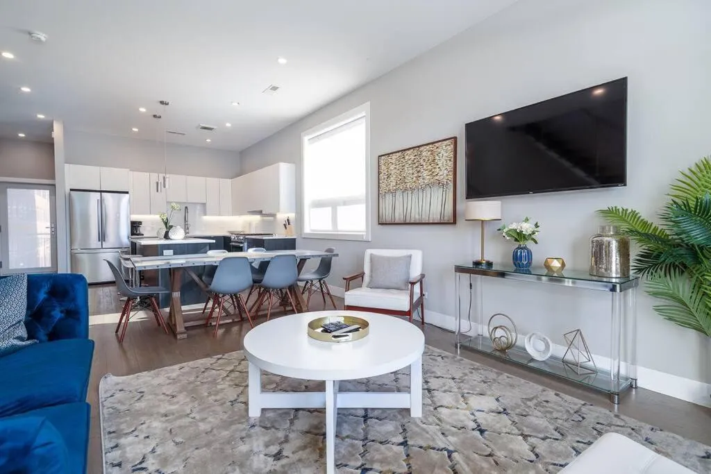 Image 3 of Breathtaking Downtown Penthouse B – Sleeps 11