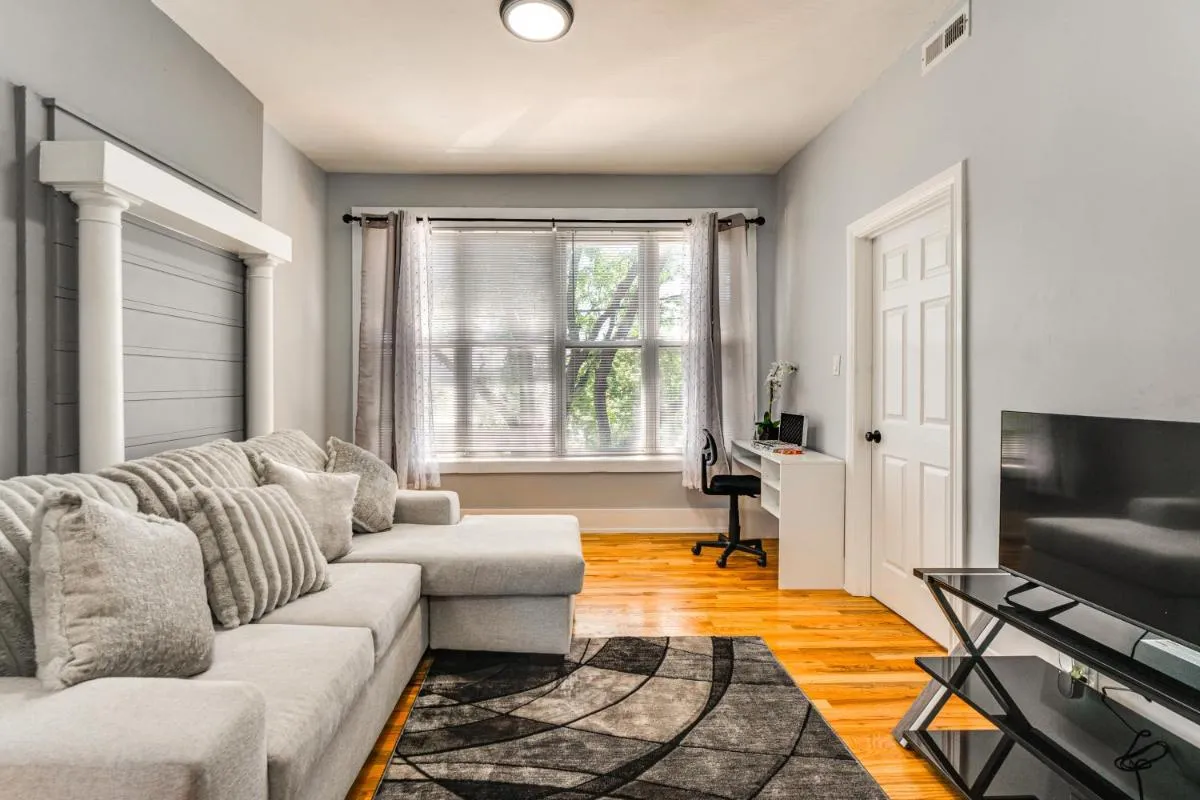 Image 4 of Bright Chicago Apartment Near Stadiums and Downtown