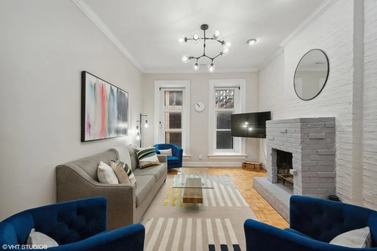 Image 3 of Brilliant Downtown Chicago 3-Bedroom Condominium