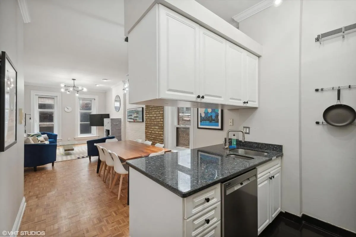 Image 6 of Brilliant Downtown Chicago 3-Bedroom Condominium