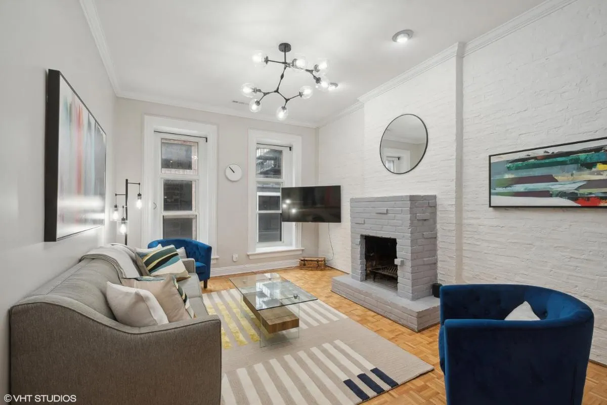 Image 2 of Brilliant Downtown Chicago 3-Bedroom Condominium