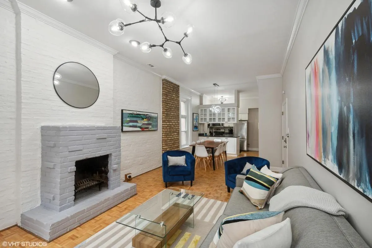Image 1 of Brilliant Downtown Chicago 3-Bedroom Condominium