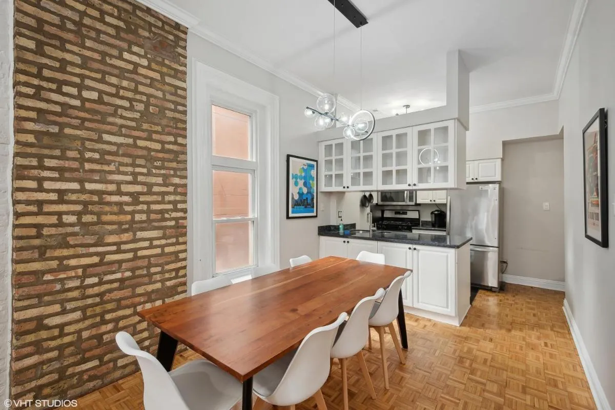 Image 5 of Brilliant Downtown Chicago 3-Bedroom Condominium