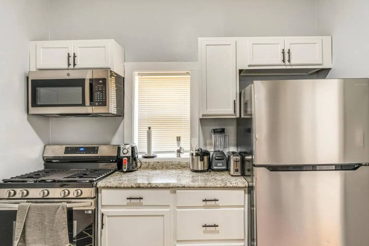 Image 1 of Central Chicago Apartment with Grill 3 Mi to Dtwn!