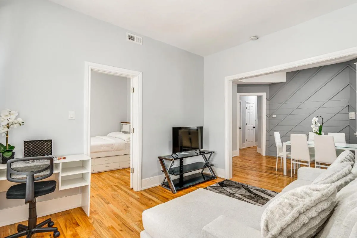 Image 3 of Central Chicago Apartment with Grill 3 Mi to Dtwn!