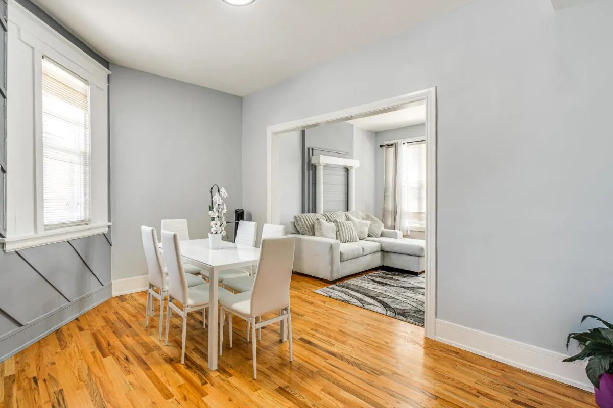 Image 4 of Central Chicago Apartment with Grill 3 Mi to Dtwn!