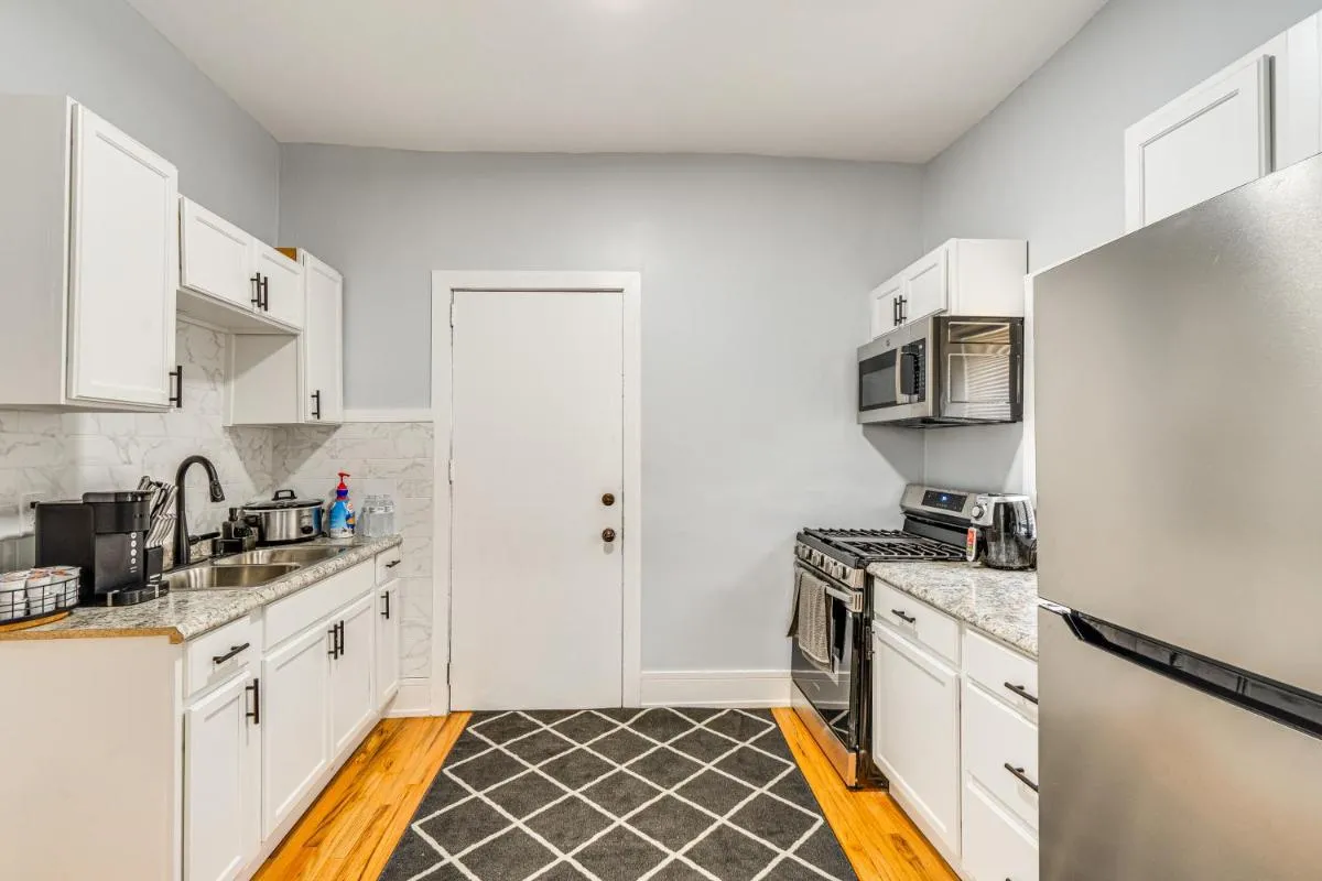 Image 6 of Central Chicago Apartment with Grill 3 Mi to Dtwn!