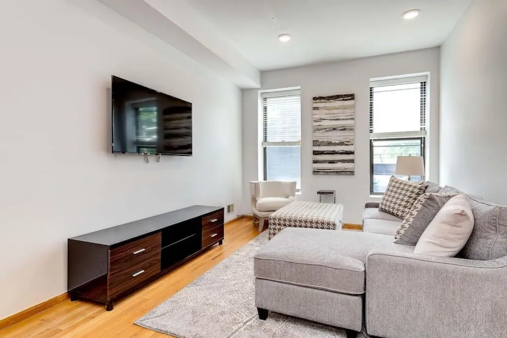 Image of Central Chicago Suite2 Access to Patio