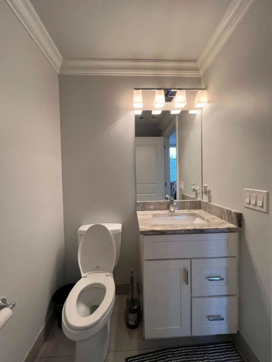 Image 5 of Chic 1 BR w Parking