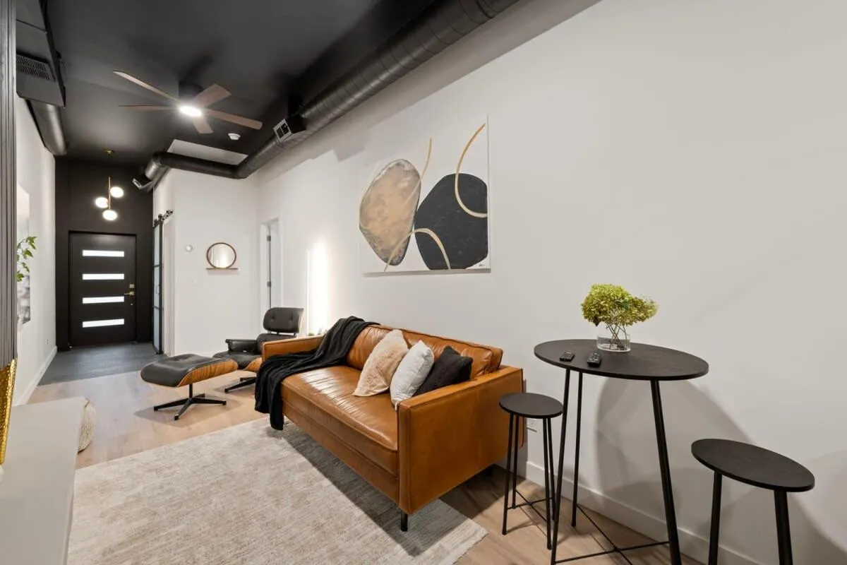 Image 6 of Chic 4-Bedroom Haven: Designer’s Dream Home