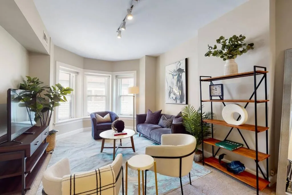 Image 4 of Chic River North Retreat