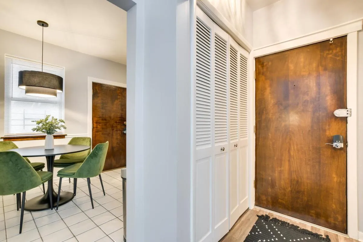 Image 3 of Chicago Condo Near Lincoln Park and DePaul!