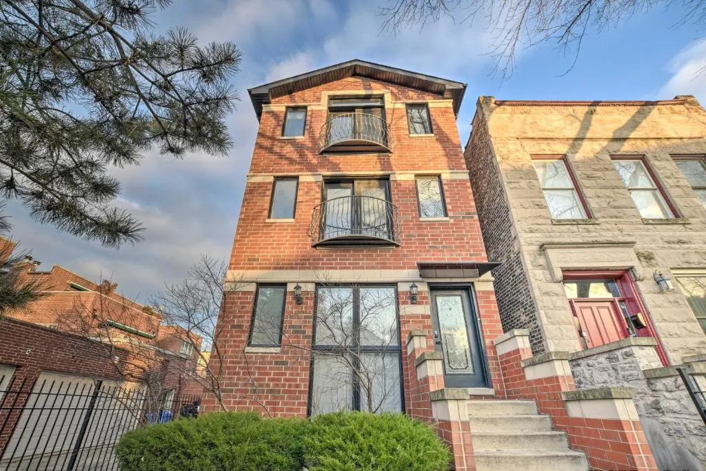 Image of Chicago Condo with Balcony Walk to CTA Stations!