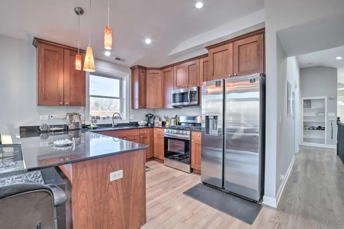 Image 2 of Chicago Condo with Balcony Walk to CTA Stations!