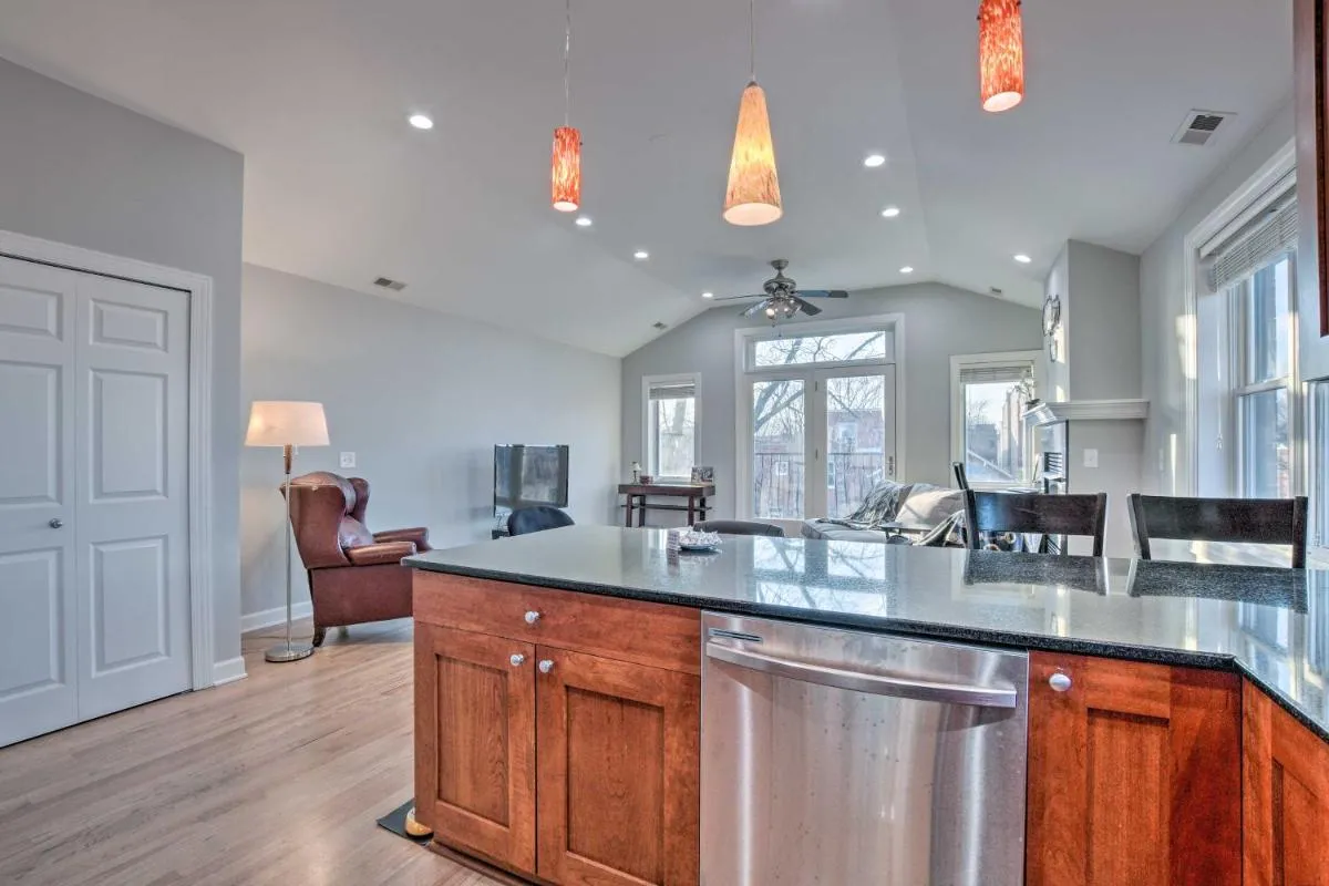 Image 5 of Chicago Condo with Balcony Walk to CTA Stations!