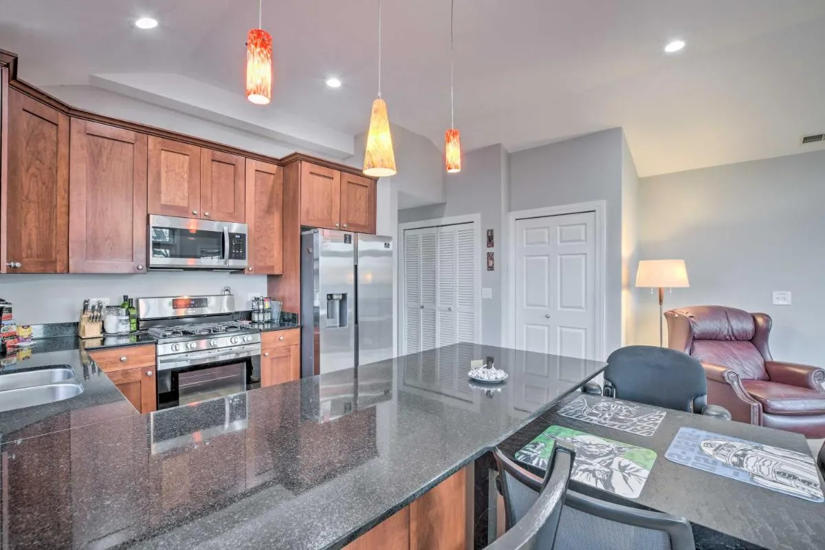 Image 6 of Chicago Condo with Balcony Walk to CTA Stations!