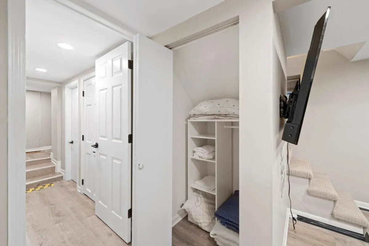 Image 2 of Chicago New 2BR Home w 3 Beds and HighSpeed Internet