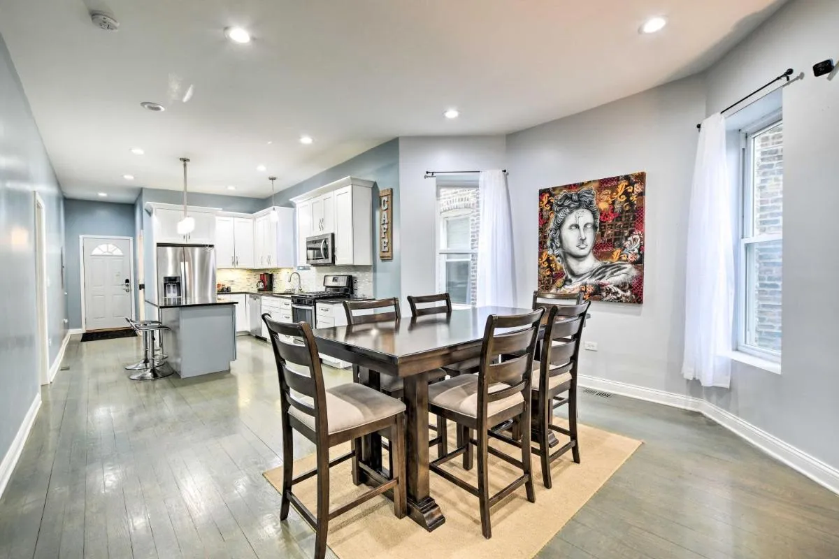 Image 6 of Chicago Vacation Rental Apt about 7 Mi to Downtown
