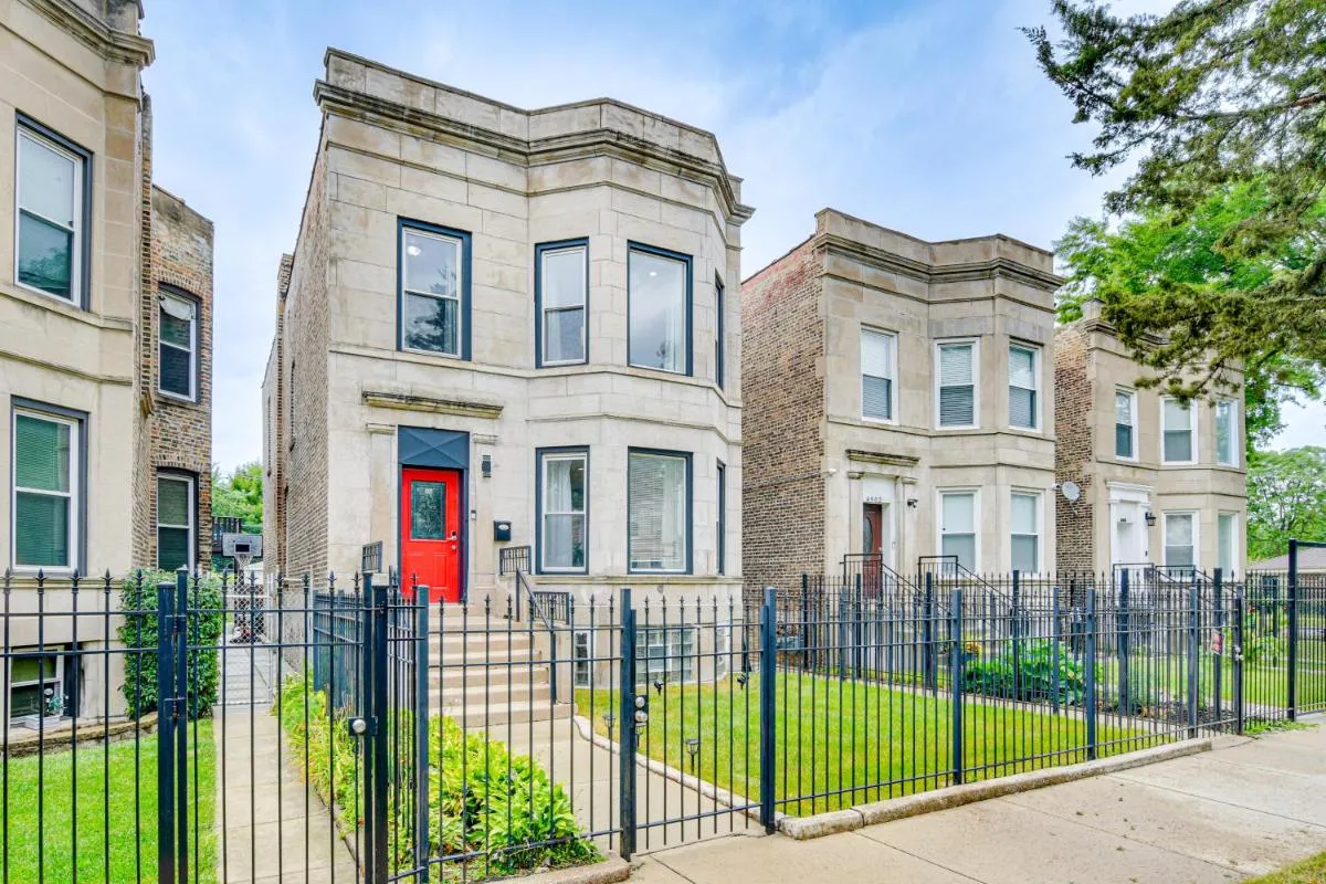 Image 2 of Chicago Vacation Rental Apt about 7 Mi to Downtown