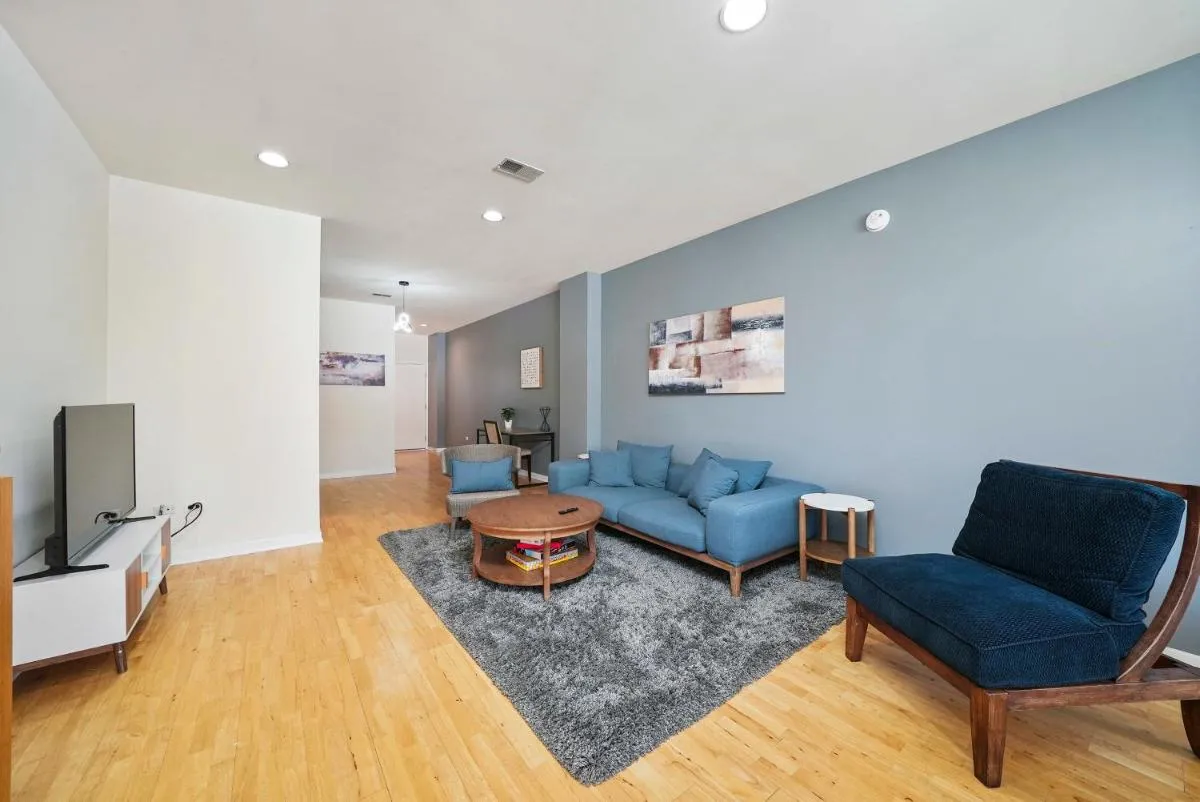 Image 4 of City-View Chicago 3-BR Rooftop