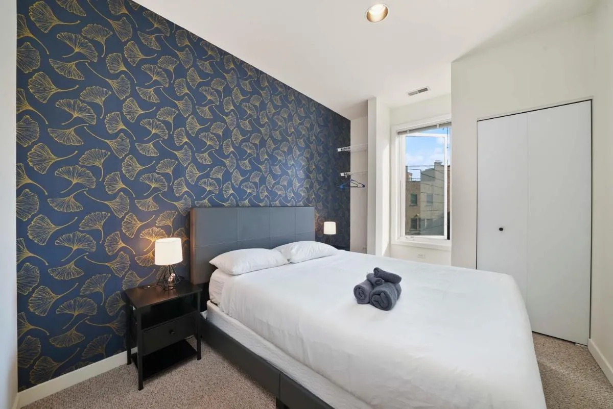 Image 6 of City-View Chicago 3-BR Rooftop