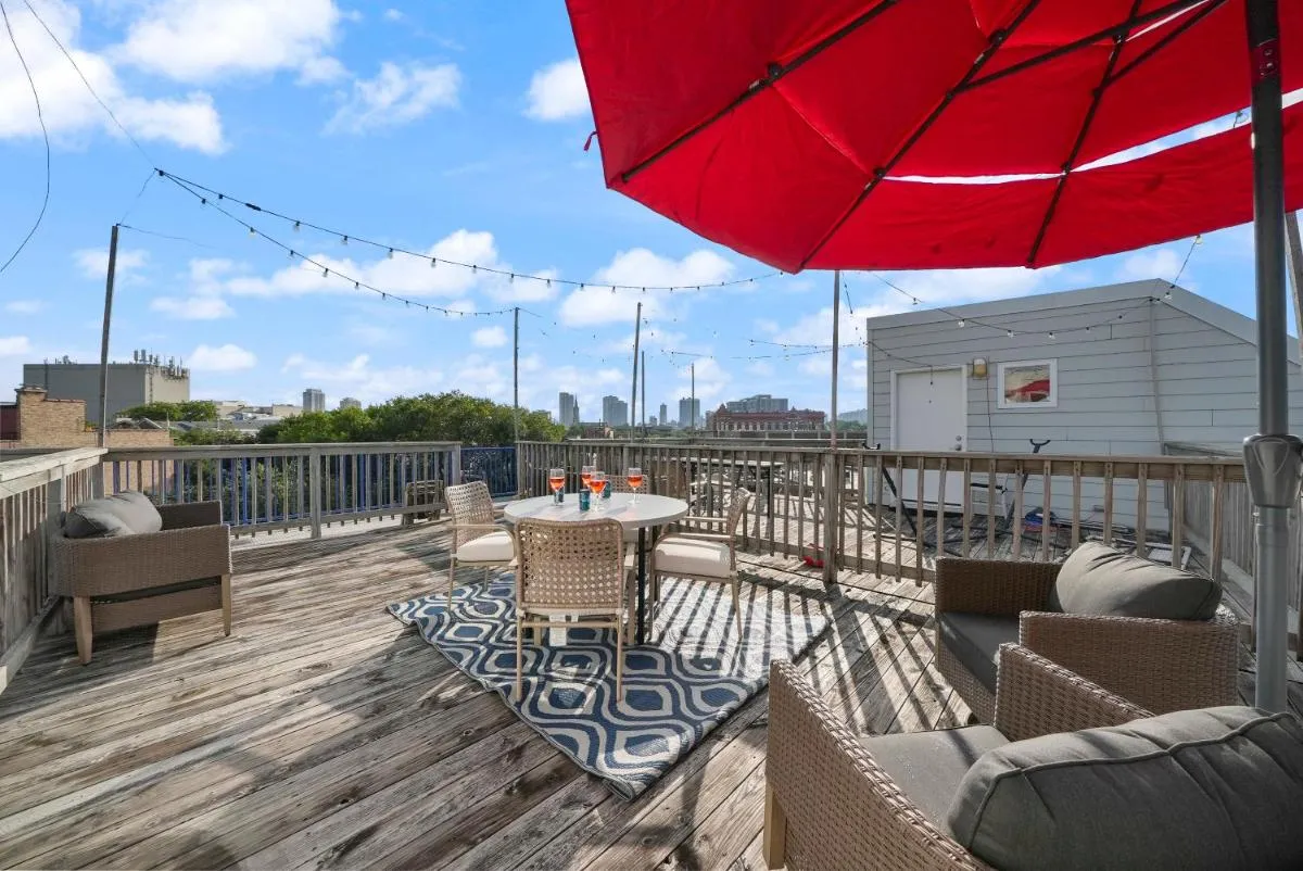 Image 5 of City-View Chicago 3-BR Rooftop