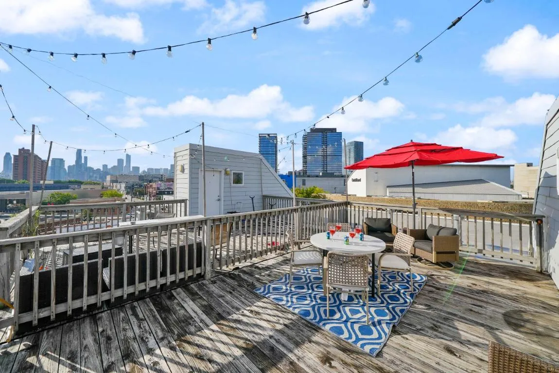 Image of City-View Chicago 3-BR Rooftop