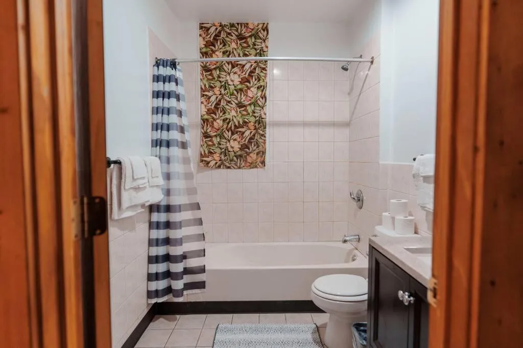 Image 2 of Cityscape Retreat 3BR Haven with Free Parking