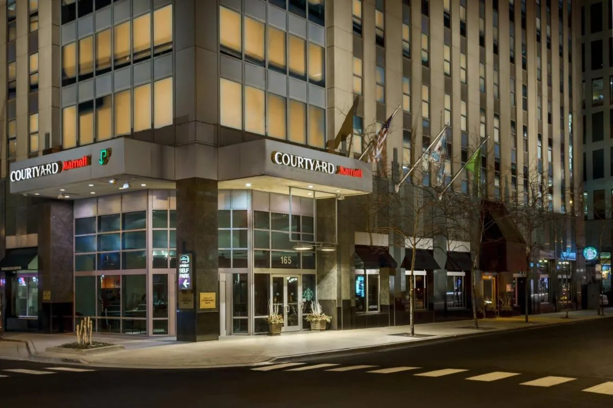 Image 1 of Courtyard Chicago Downtown/Magnificent Mile