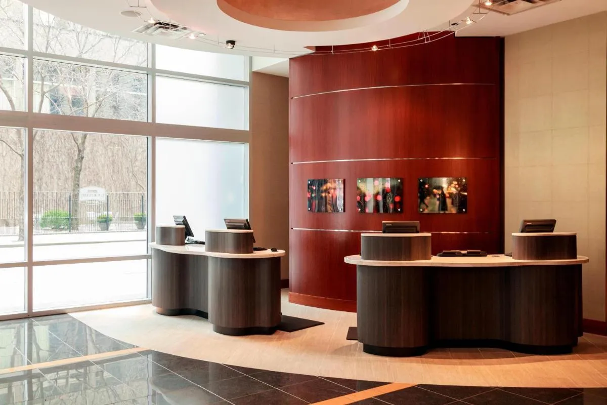 Image 2 of Courtyard Chicago Downtown/Magnificent Mile