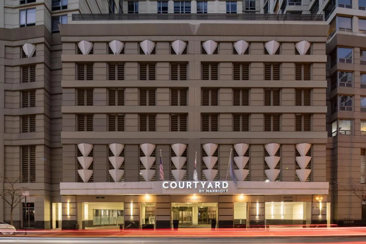 Image 2 of Courtyard by Marriott Chicago Downtown/River North