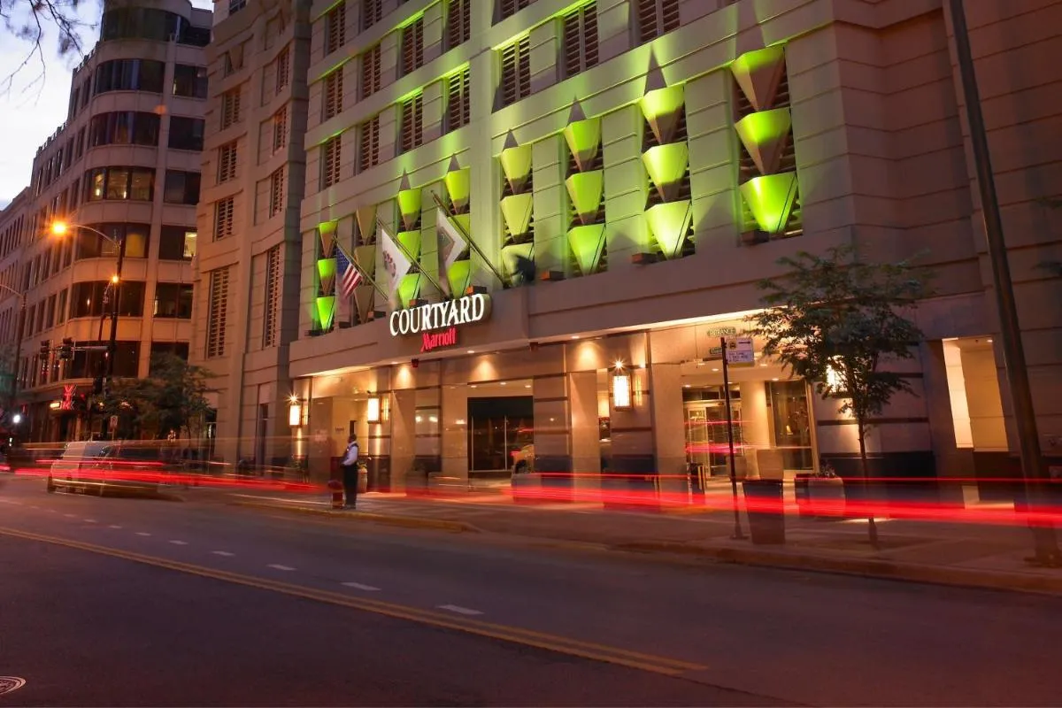 Image 4 of Courtyard by Marriott Chicago Downtown/River North