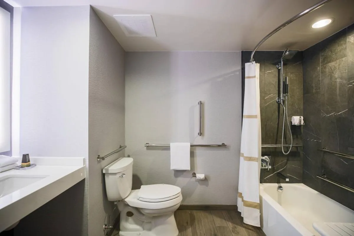 Image 4 of Courtyard by Marriott Chicago at Medical District-UIC