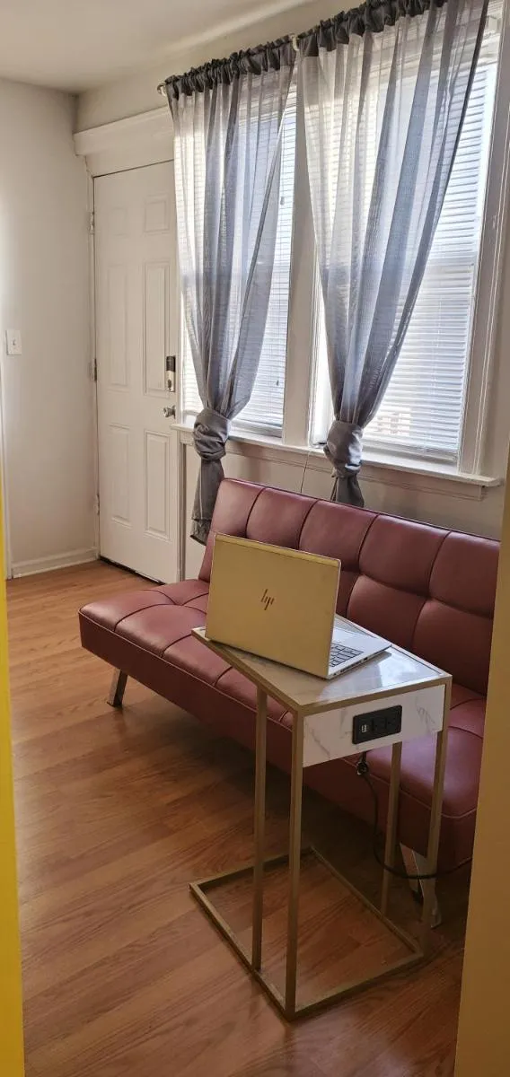 Image 3 of Cozy 1 bedroom, 1 min from Irving Park Blue line, free parking
