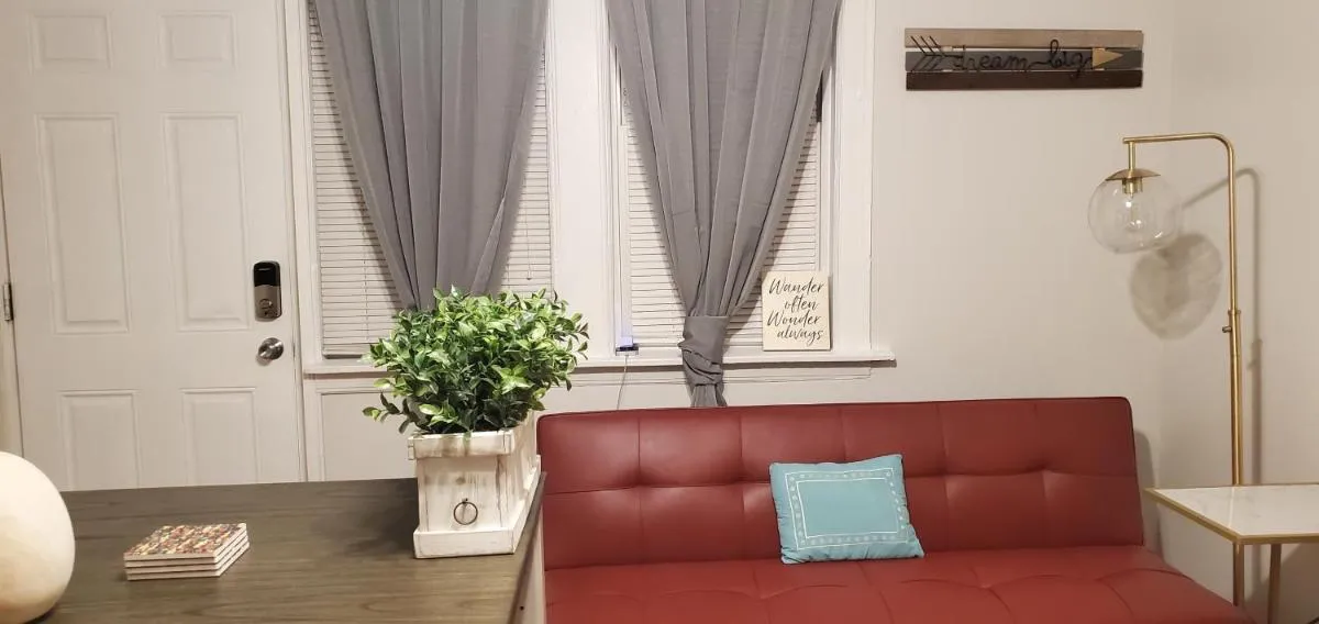 Image 4 of Cozy 1 bedroom, 1 min from Irving Park Blue line, free parking