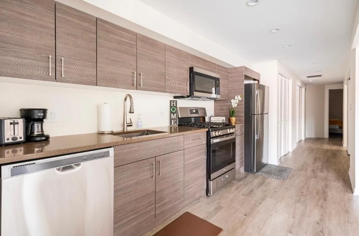 Image 6 of Cozy 2 brm apartment mins away from United Center