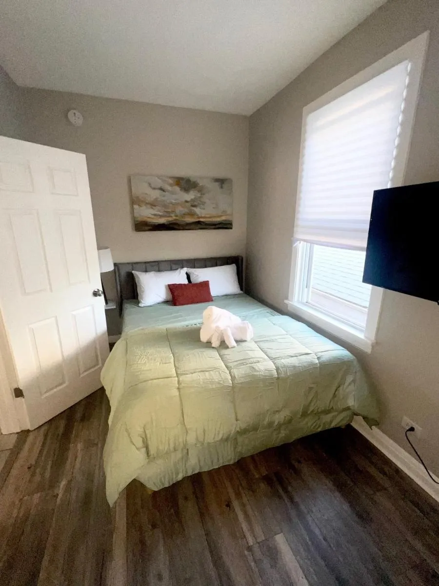 Image 3 of Cozy Apartment 10 mins to Midway Airport & Downtown