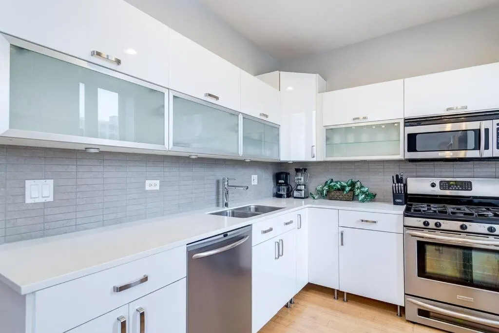 Image 3 of Cozy Beautiful Downtown Unit CHI in Prime River North Location near Mag Mile – 2