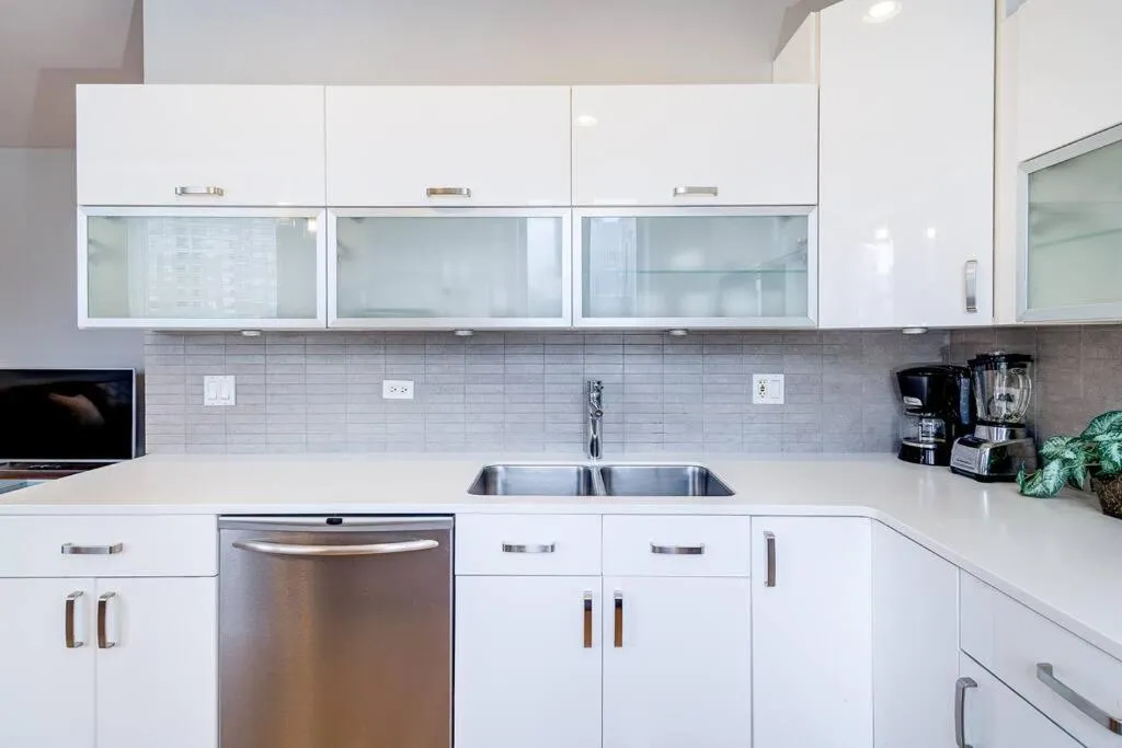 Image 4 of Cozy Beautiful Downtown Unit CHI in Prime River North Location near Mag Mile – 2