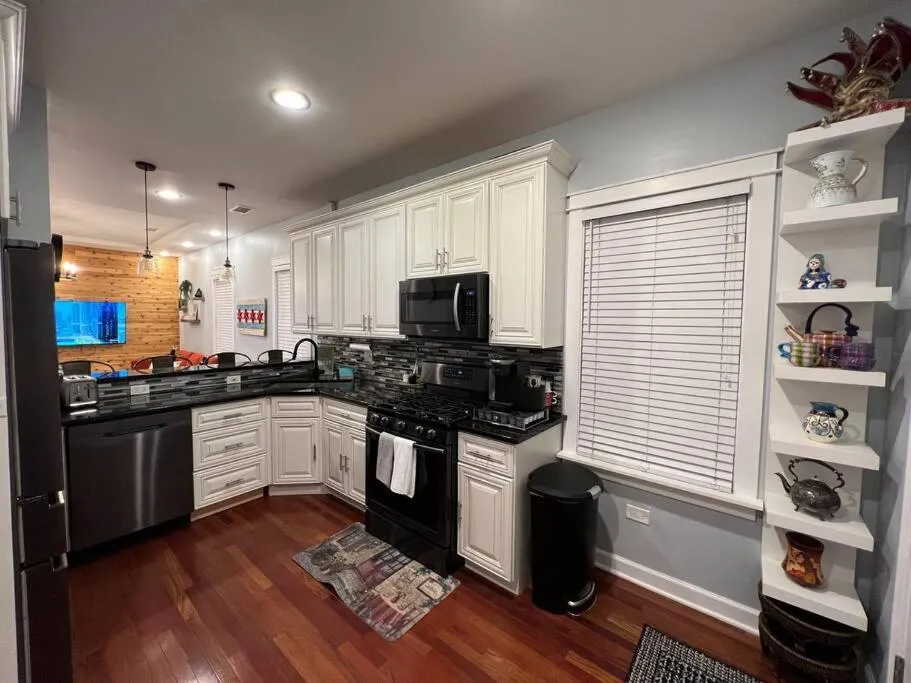 Image 5 of Cozy Chicago Apartment next to the River