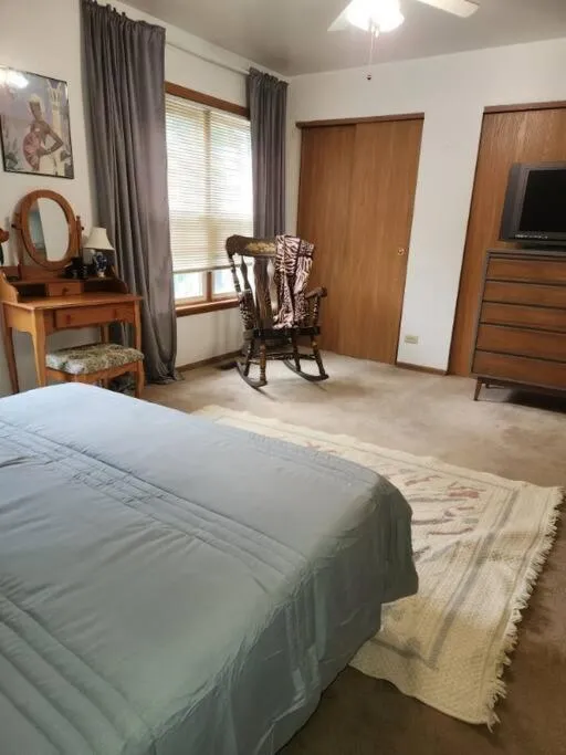 Image 6 of Cozy & Comfy only 6 mins from United Center