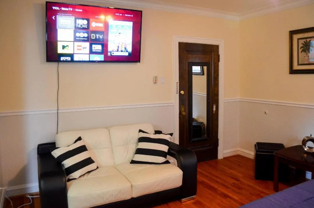 Image of Cozy Studio near Wrigley field and Boystown
