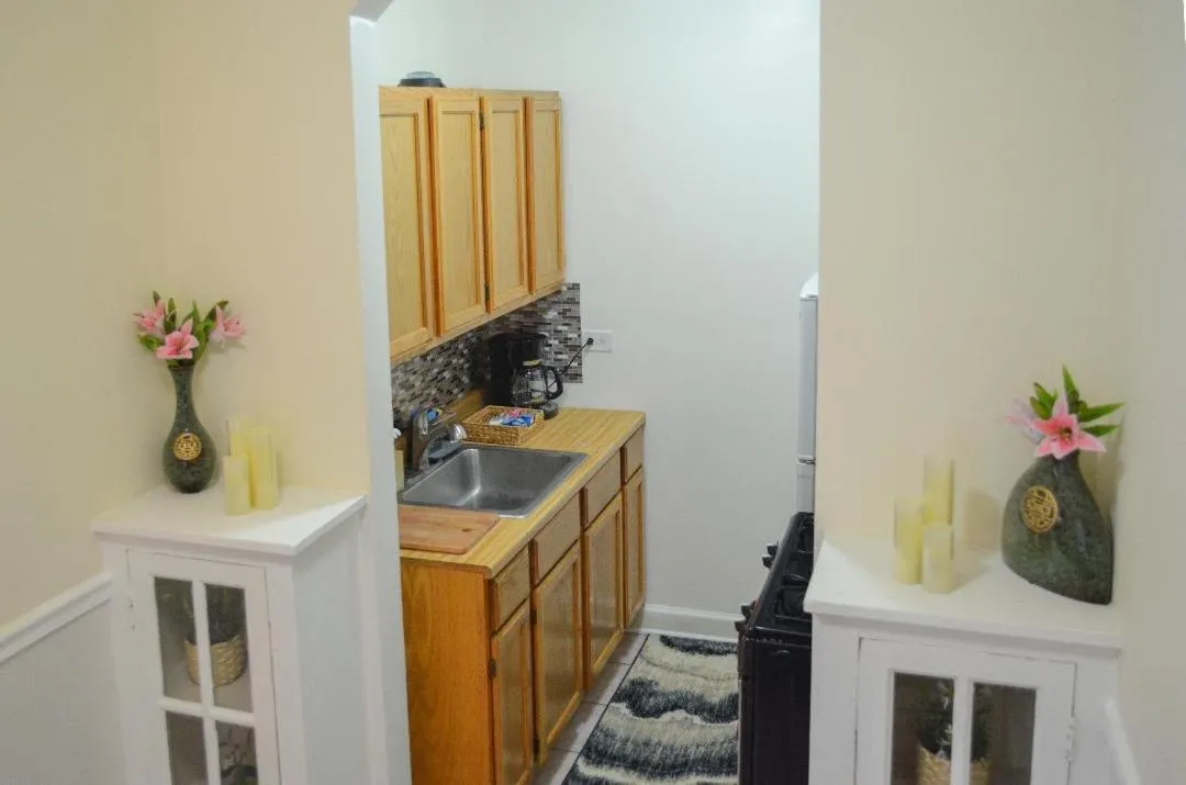 Image 6 of Cozy Studio near Wrigley field and Boystown