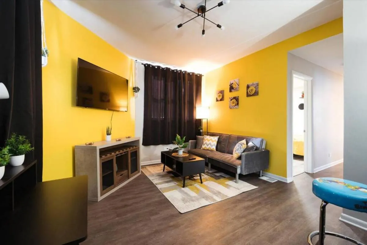 Image 2 of Cute Apartment 2 bedrooms – 12 Min from Downtown Chicagi