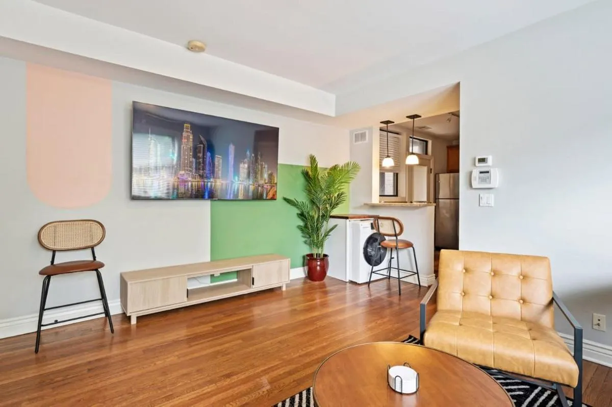 Image 1 of Designer Apartment 10 Min Walk to Wrigley