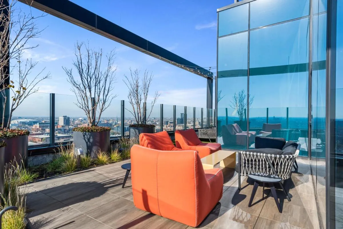 Image 3 of Designer Apt near Union Park – Cloud9-1125